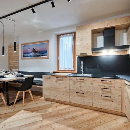 Ampezzo's New&modern Family Flat Apartman *